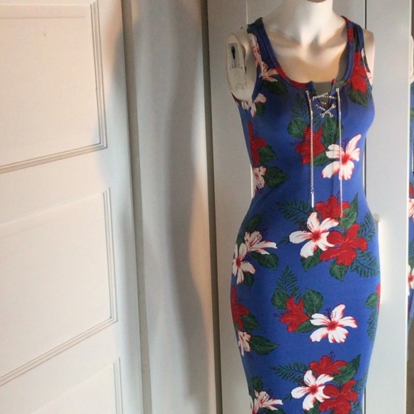 Dresses & Skirts - 🌺Guess🌺 floral tank ribbed dress🌺